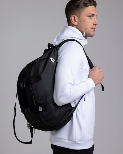 A person wearing the Kaliaaer Pro Travel bag.