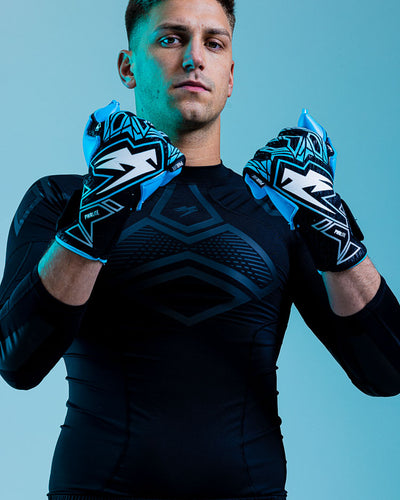 Person wearing ignite blue junior Kaliaaer goalkeeper gloves