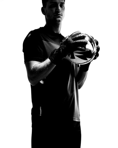 Person wearing Kaliaaer Black finger protection goalkeeper gloves
