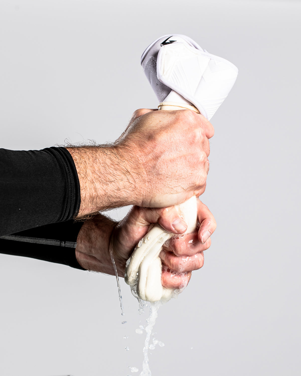Can you put goalkeeper gloves in the store washing machine